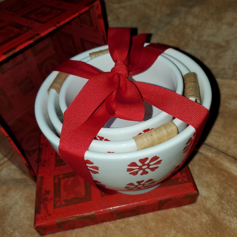 NWB Crate&Barrel Red and White Decorative Bowls - Picture 4 of 5
